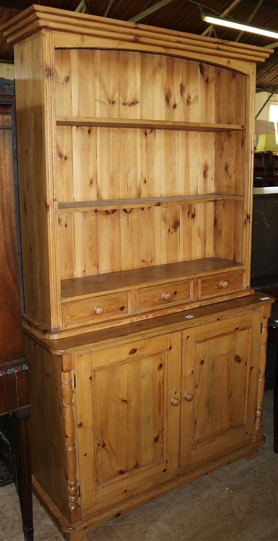 Pine dresser